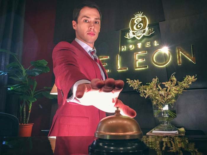 Timur Eremeev in der TV-Serie "Hotel Eleon"