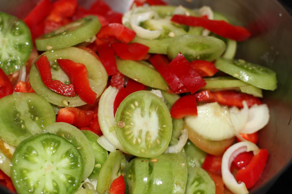 Салат із зелених помідорів дуже смачні