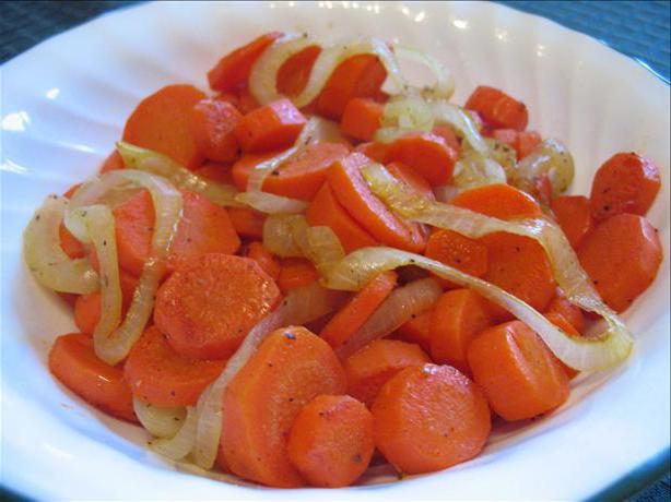 тушаная моркву з лукам