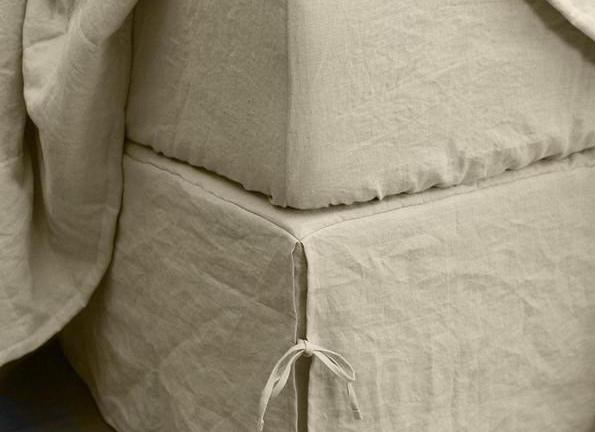 двуспальное roupa de cama com um lençol em uma substância mastigada