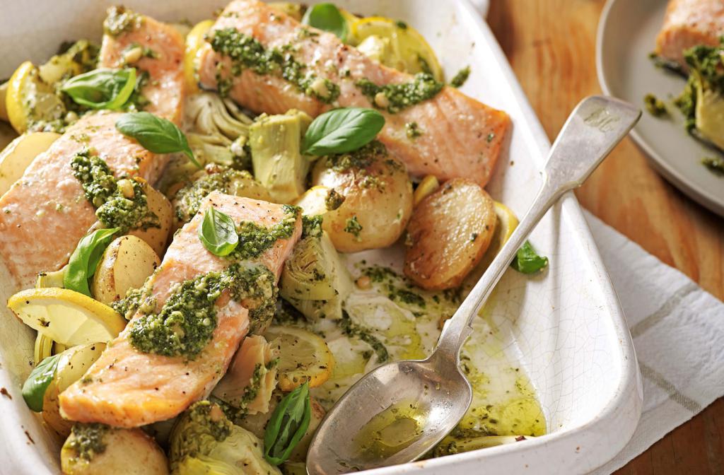 Salmon with potatoes in the oven