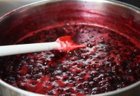 Jam raspberry. The recipe is simple and flavorful treats