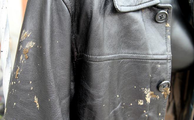 धोने के लिए कैसे घर में चमड़े का जैकेट