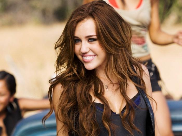 biography Miley Cyrus
