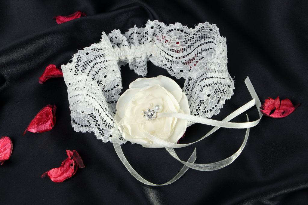 garter with satin flower