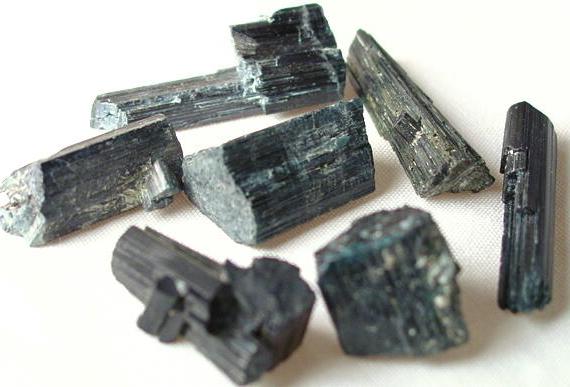 pedra de turmalina preta