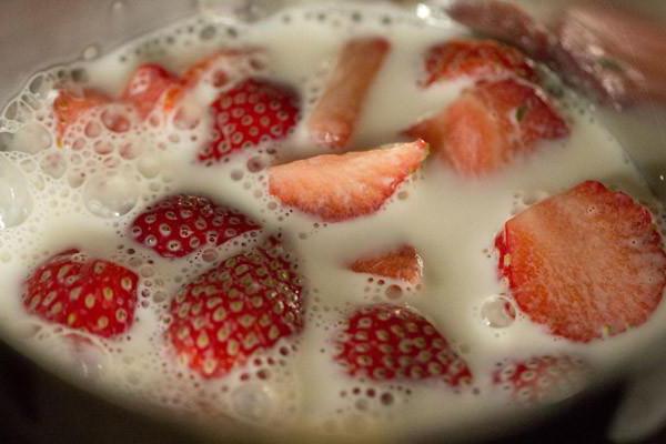Erdbeeren mit Milch