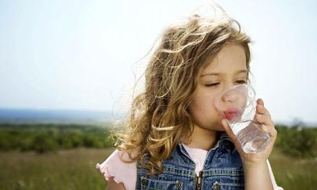 чому потрібно пити більше води