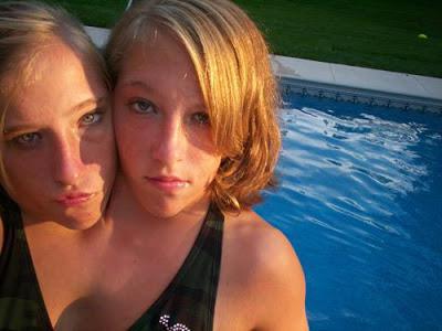 Schwestern Abigail und Brittany Hensel siamesische Zwillinge