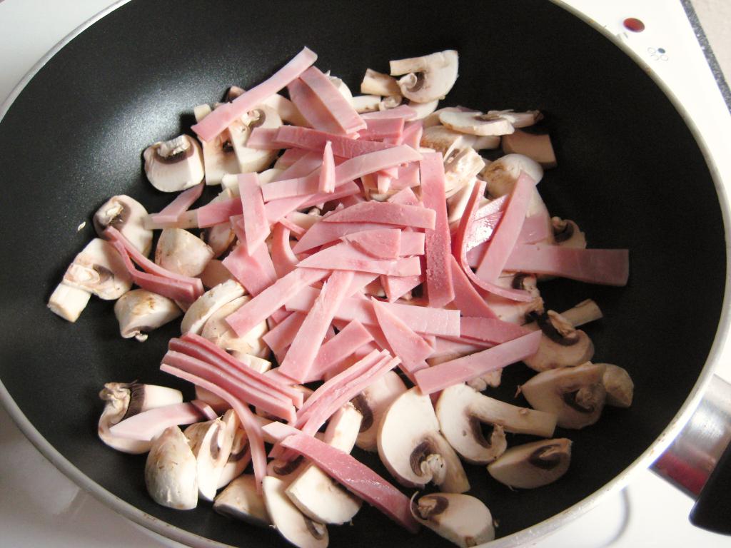 Mushrooms with ham
