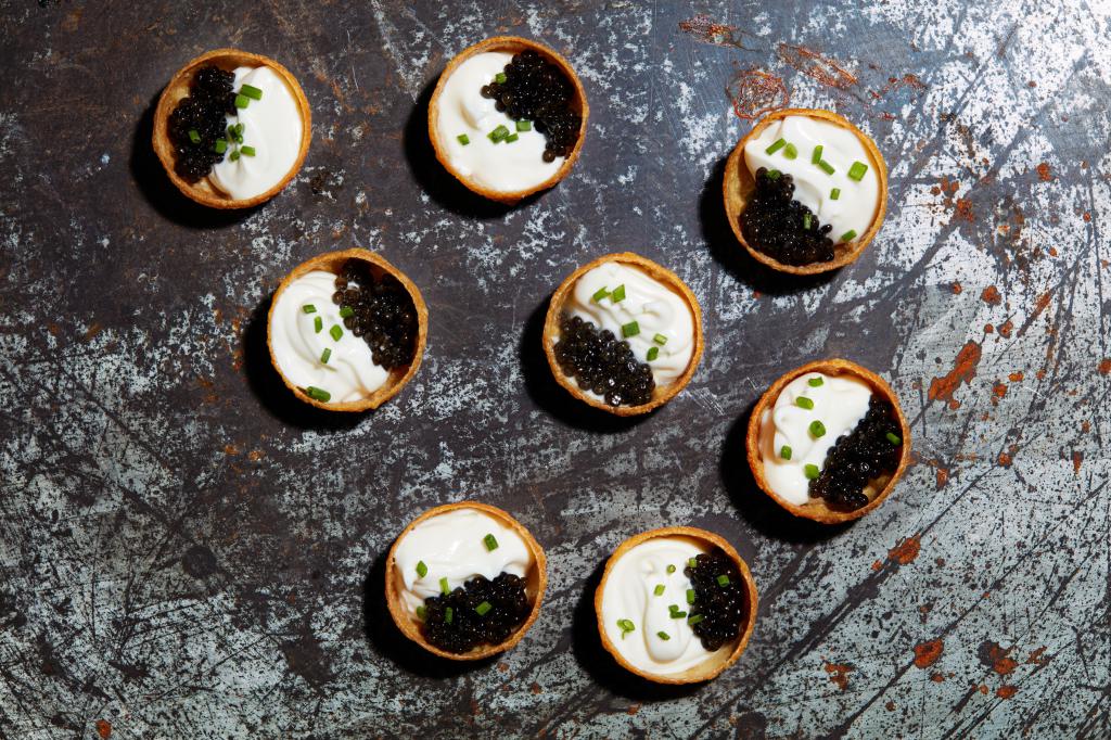 Törtchen mit Kaviar