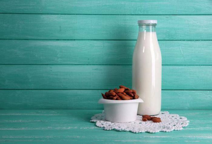 la leche de almendras beneficio y el daño