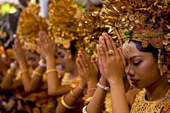 żcuál es la religión tradicional de los pueblos de la península de indostán