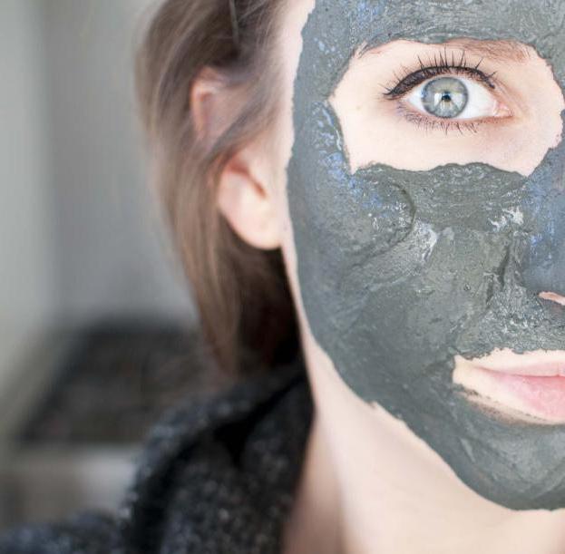 a máscara de pontos pretos gelatina de carvão ativado