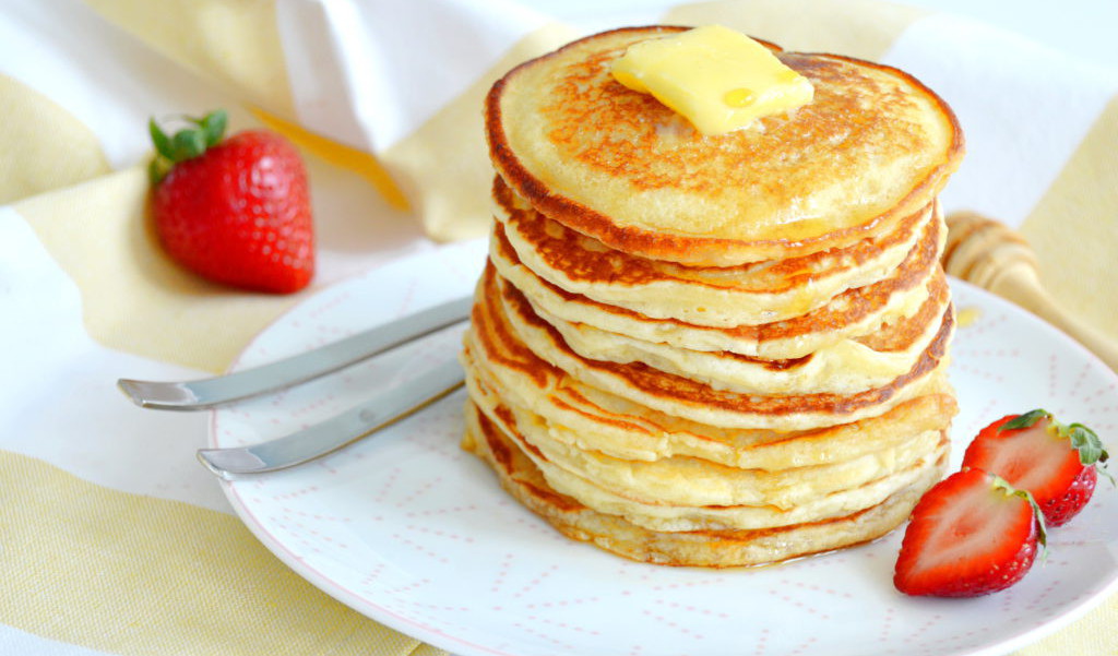 pancakes with fruit