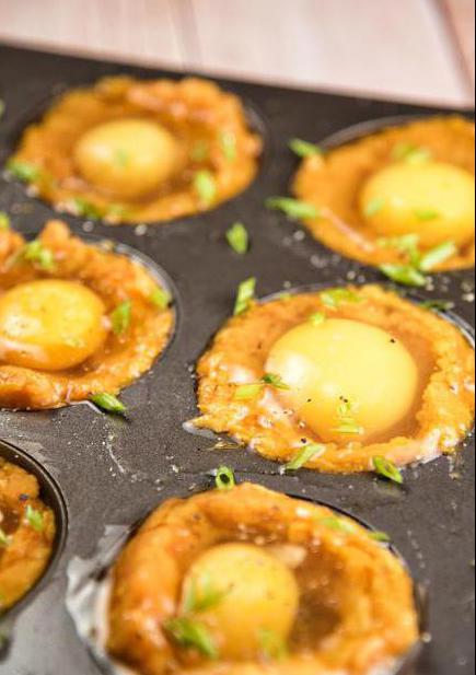 cómo preparar nidos de patata con carne picada, champiñones queso y el huevo de la receta paso a paso