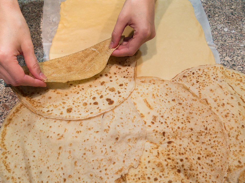 Bake pancakes for kurnik