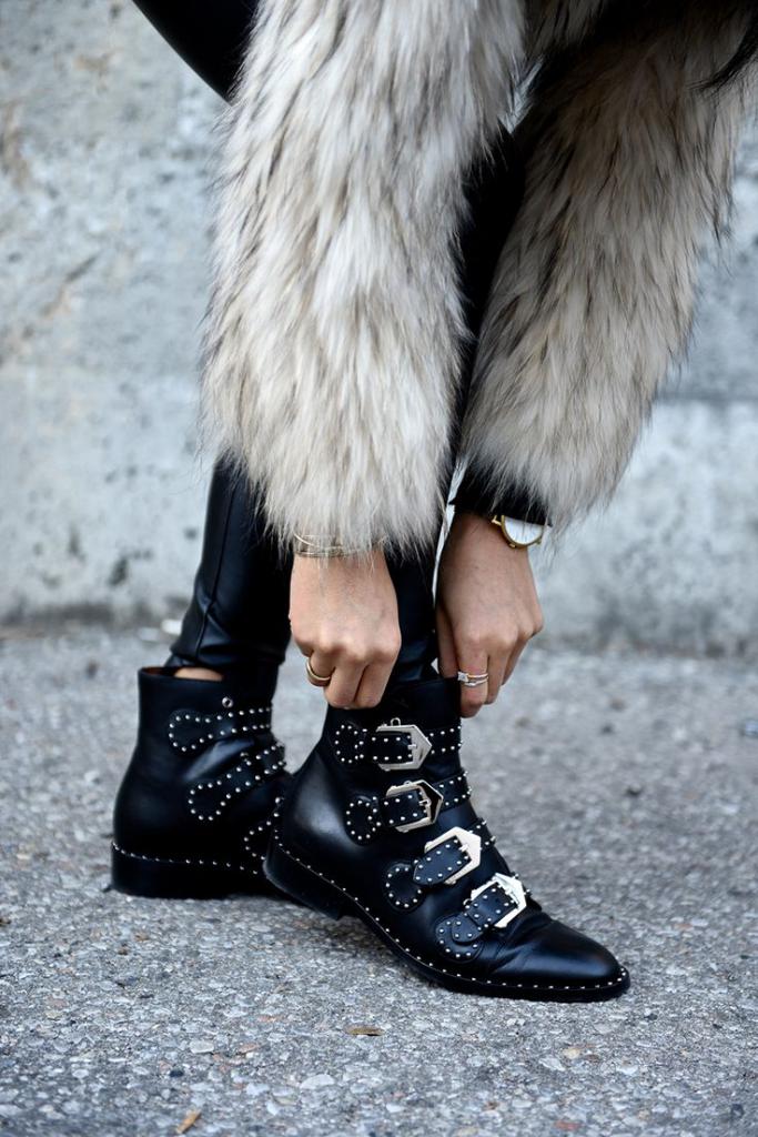 时尚的冬靴子