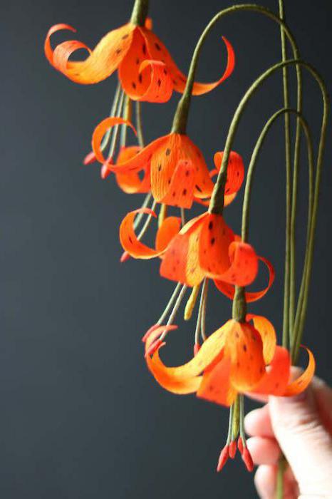 ein Bouquet aus alltäglichen Materialien mit Ihren Händen