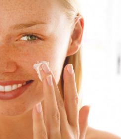 vitaminas benéficas para a pele do rosto