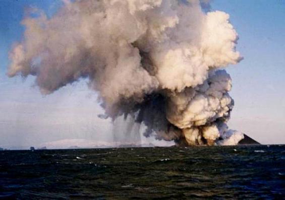 erupcja islandzkiego wulkanu Эйяфьядлайекюдль