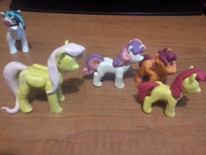 Figurki z plasteliny pony