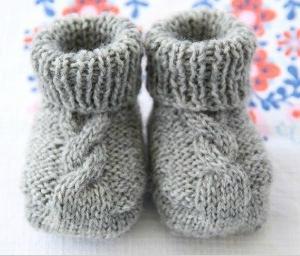婴儿的袜子编织