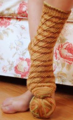 编织的袜子上的两个针