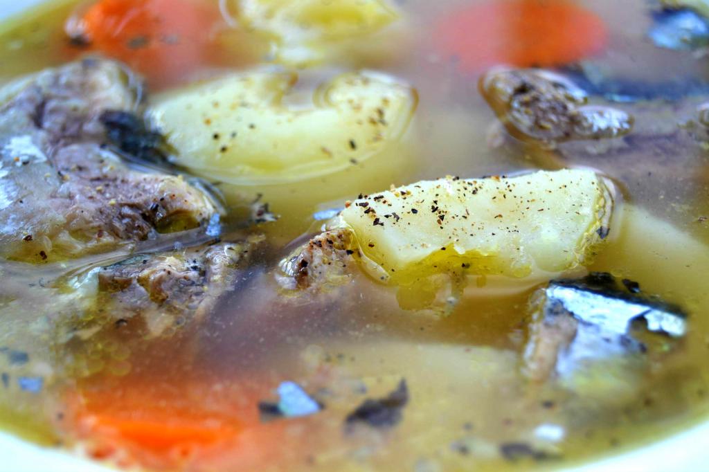 la sopa de pescado, conservas de сайра