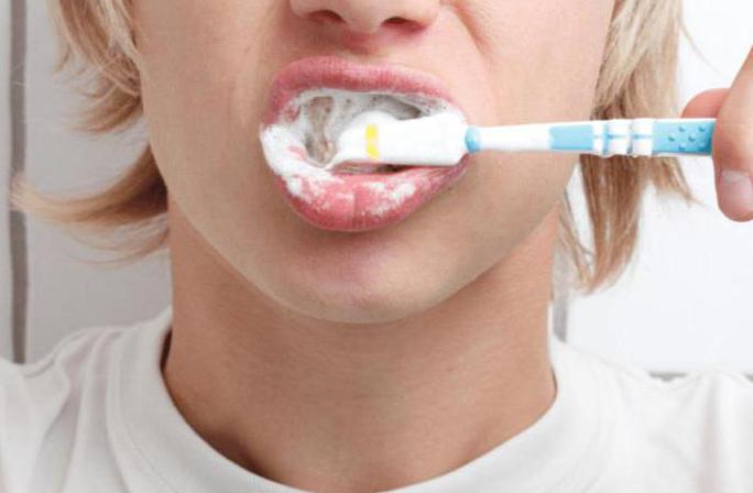 поради стоматологів скільки разів на день треба чистити зуби