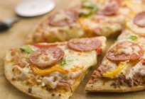 Receta especial de la pizza con el queso y el chorizo