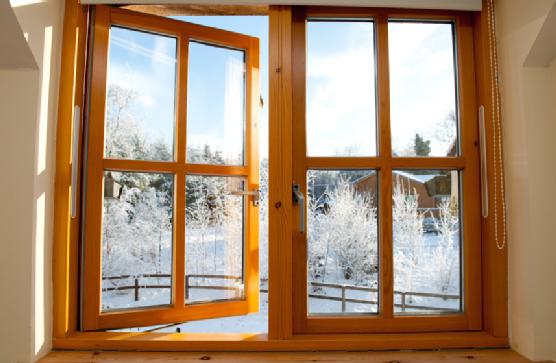 como isolar janelas de madeira para o inverno
