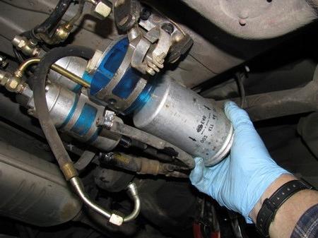 how to change the fuel filter