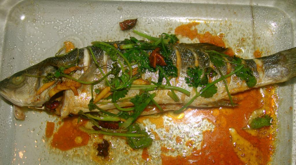 риба білий амур рецепти приготування в духовці