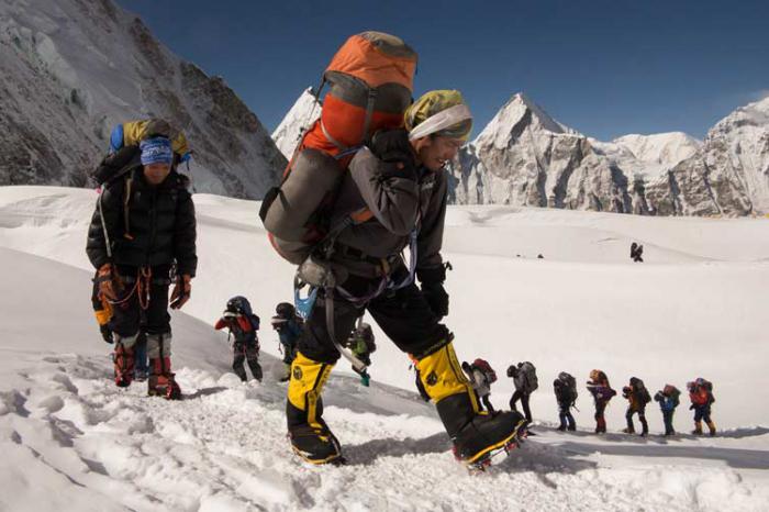 der erste Mensch erobert Everest