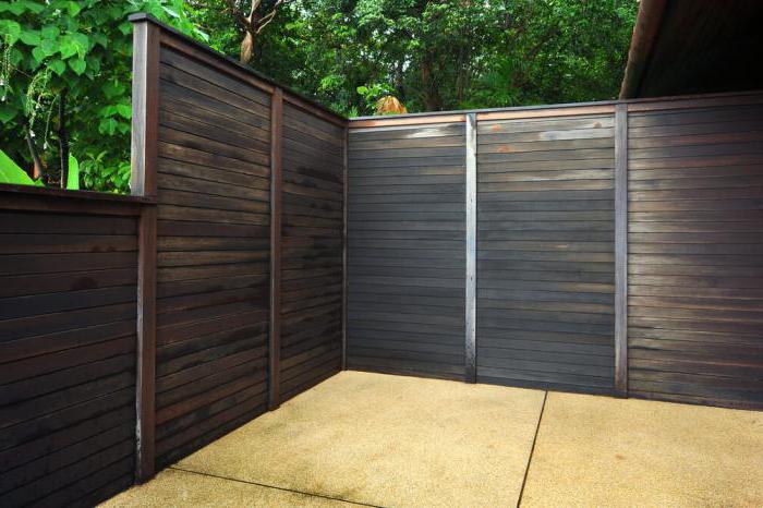 how to paint a wooden fence economical