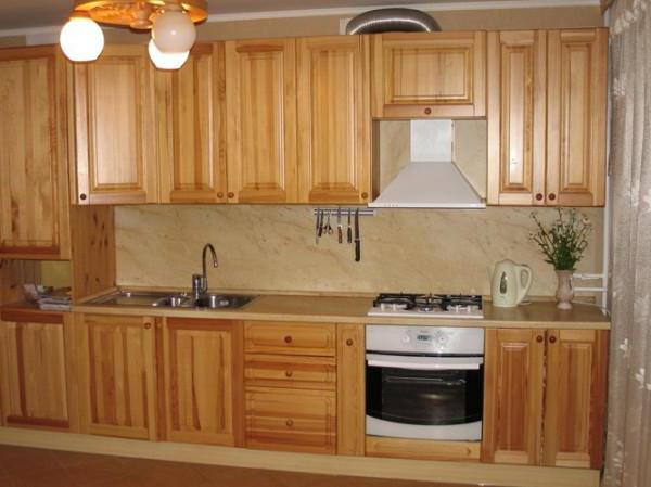Küchenset aus Holz mit Ihren Händen