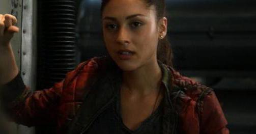 Lindsay Morgan in der Rolle der Raven in der TV-Serie "Hunderte"
