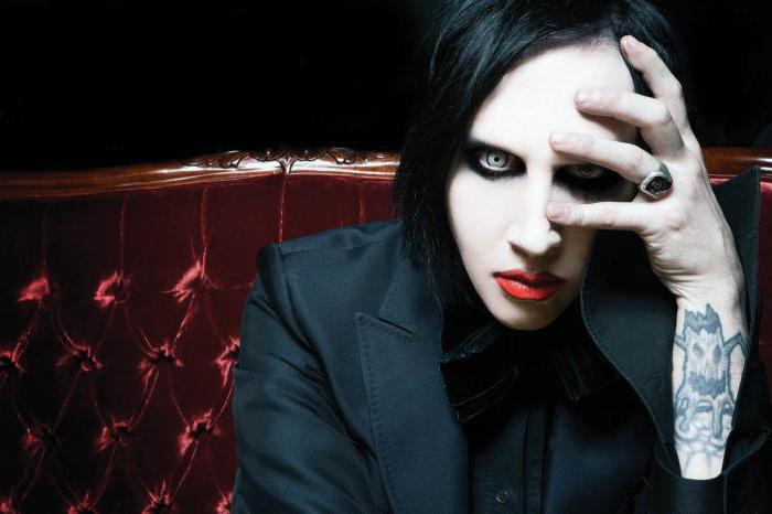 Marilyn Manson removed two ribs