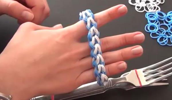 How to weave a bracelet out of rubber bands. Caterpillar