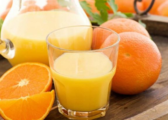  апельсінавы сок з 3 апельсінаў 