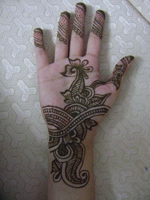 jak rysować na dłoni henną